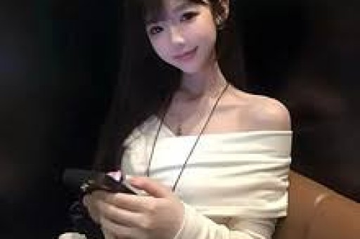 陪玩陪睡算啥？继人体盛宴、舔手指后艺人再曝阴暗面 秦岚被牵